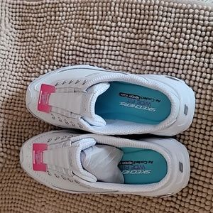Skechers white sneakers